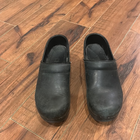 Dansko size 37 black oiled clog - Picture 2 of 7